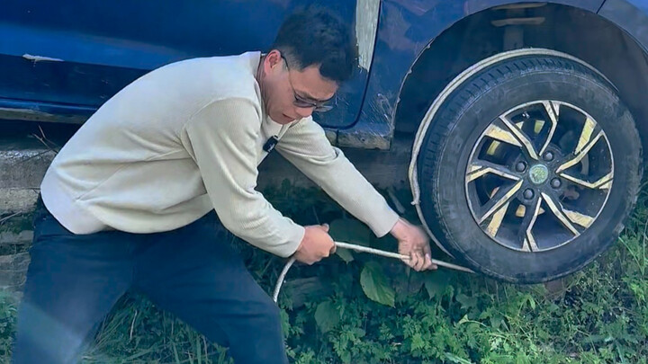 Tutorial Keluar dari Jebakan Mobil Penuh Energi Positif, Tak Perlu Bantuan Orang Lain