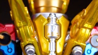 [This scene is finally restored] - Kamen Rider BUILD Unboxing in the US