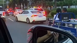 生气是本能，能控制情绪是本事。
