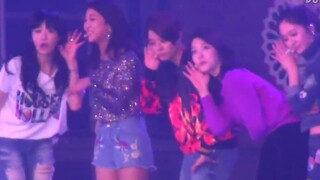 f(x)-Người bạn biên đạo múa giống cáo dễ thương quá hahaha 131224 SMTOWNWEEK Christmas Concert