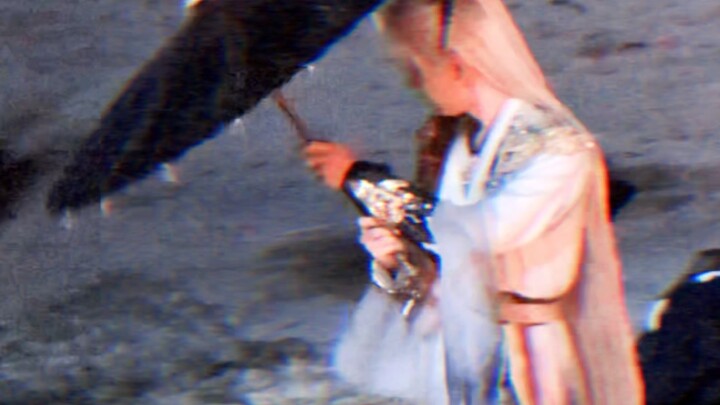 Cheng Yi, the guy who sprained his neck while doing a kunqu dance move, suddenly started performing 