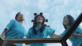 Gadis itu diganggu sampai mati di sekolah, dan sang ayah mulai membalas dendam putrinya setelah meng
