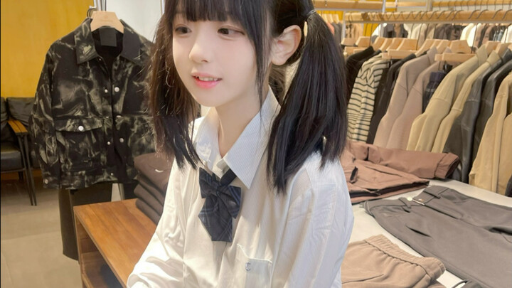 Cái tính hay cười, cái tính hay đùa của cô ấy, tôi đều thích hết.