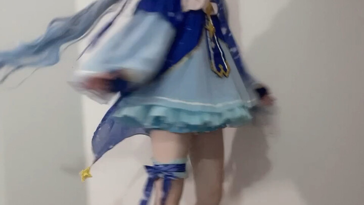 Masih muter-muter terus… muter-muter… muter-muter… #HatsuneMiku #cosplay #