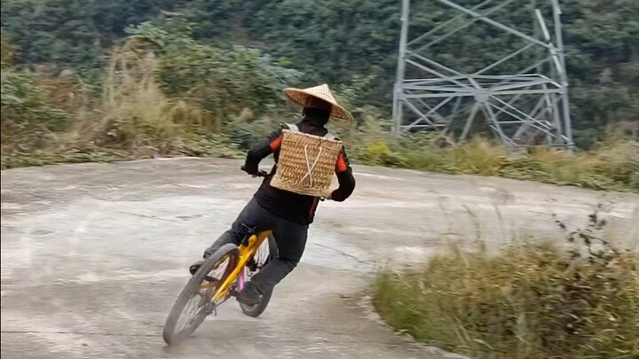 Use inertia drift to take a sharp downhill turn and grab your delivery!