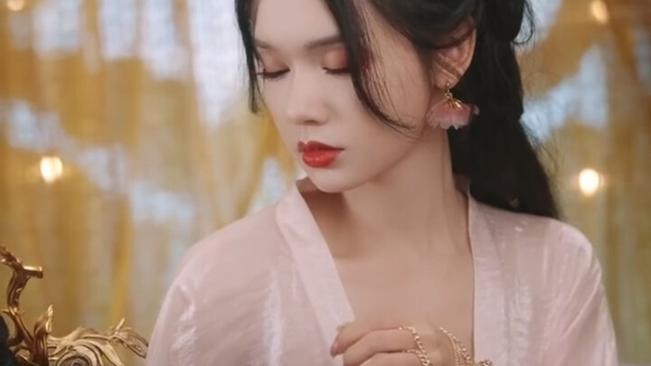 [Liu Nian] You might not know me, but you’ve definitely watched the dramas I’ve starred in.