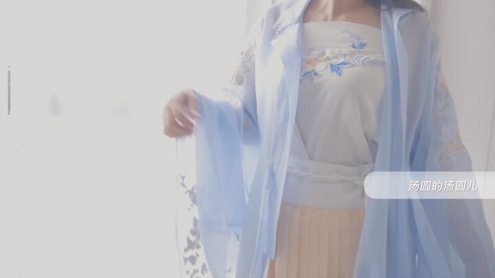Tangyuan’s silver ankle bracelet, paired with a soft, Ming-style traditional Hanfu—so lovely!