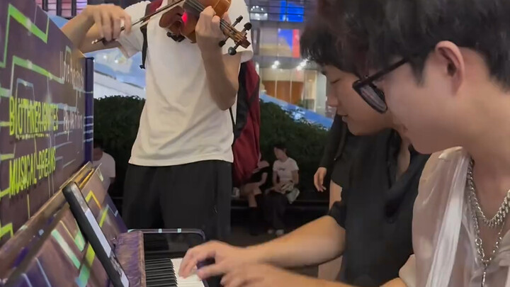 街头钢琴一起炸了这条街。