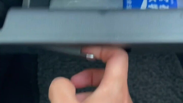 车上这个隐藏小冰箱，设置起来很简单！