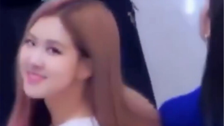 Turns out all beautiful women love looking at handsome guys—and BLACKPINK is no exception!