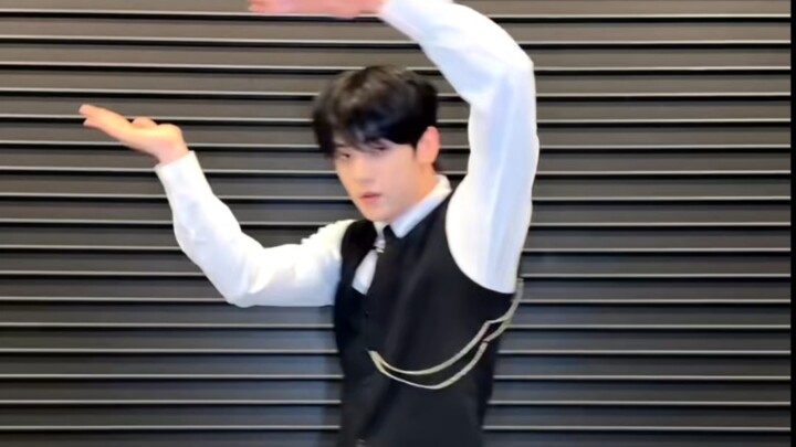 K-pop [Dance Challenge] Roller Coaster: A Clash of the Strongest