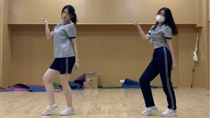 مجنون بك — تصميم رقصات 1 مليون مشاهدة | طالب ثانوي يعيد الرقص! (نسخة غرفة التدريب)