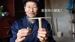 I have posted a hand-rolled bamboo dragonfly before. Today I will post an upgraded mechanical versio