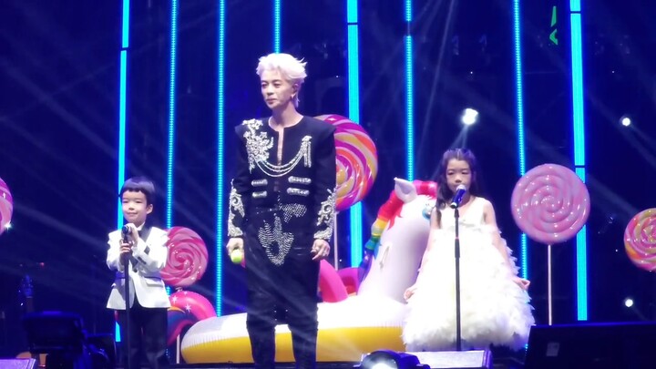 Some netizens said Wang Lixin's daughter is even more accurate at hitting the ball than Boss Yao.