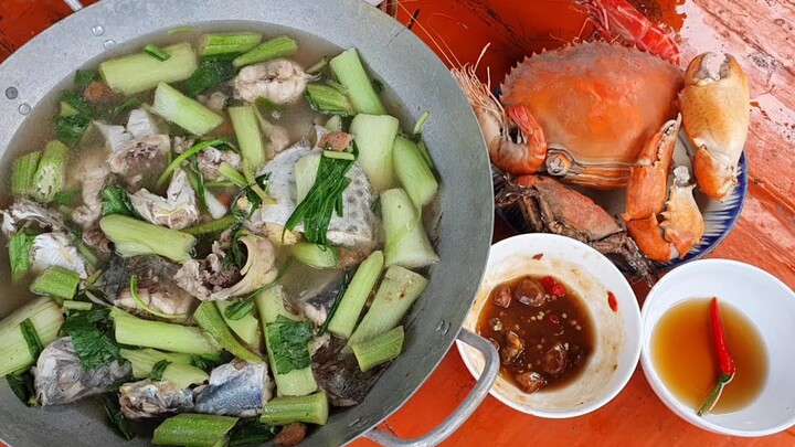 Bữa Cơm Trên Ghe • Cá Ngát Nấu Canh Chua, Hải Sản Luộc | Ngư Dân Miền Tây