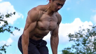 《一张凳子练出胸肌》老师：不想听滚出去