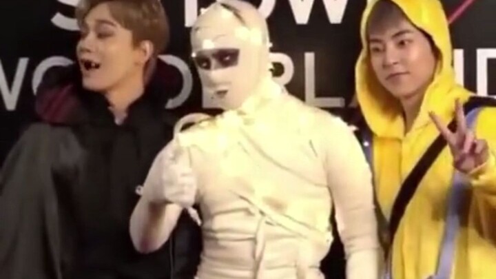 Giải thưởng của bữa tiệc Halloween SM có phải là cổ phần công ty SM không? Sao các idol lại cật lực 