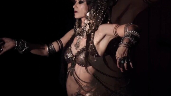 大名鼎鼎的Rachel Brice表演的部落蛇舞