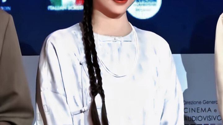 Oh my gosh, there’s absolutely no need to feel insecure about your looks—this lady looked like this 