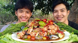 ตำปูม้าแซ่บนัว ปูม้าสดเนื้อหวานๆ คนตำเด็ดชะอมแซ่บๆ.