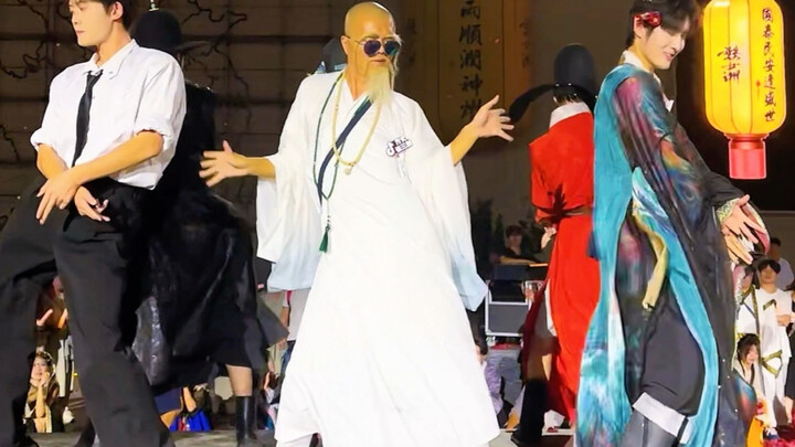 A new “old” male model has arrived at Wunüzhou; his name is Fa Hai, and since he’s getting on in yea