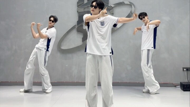 让你混Kpop的朋友猜哪个是《like JENNIE》vata编舞