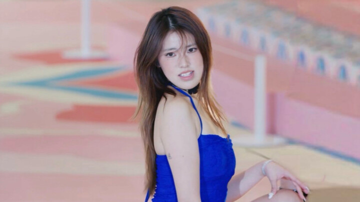 Gabriela dengan darah campuran yang memesona benar-benar pas, ya! Gaun biru cerahnya sangat cantik～