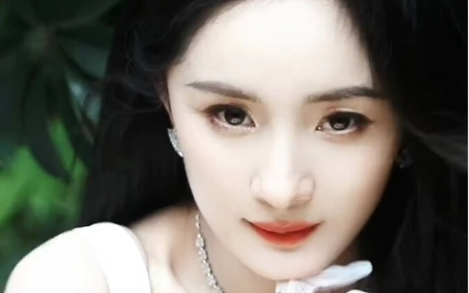 Beautiful actress Yang Mi, born September 12, 1986, in Beijing, is a mainland Chinese film and telev