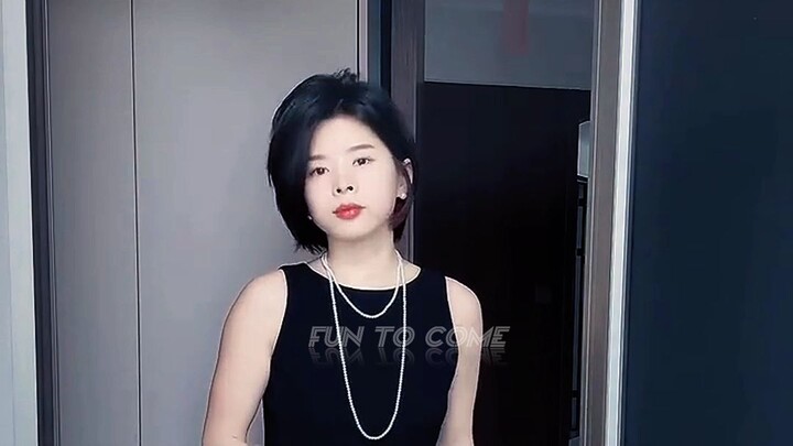 本来挺急的，推开门的那一刻，我决定先去换套衣服… 🚽✨