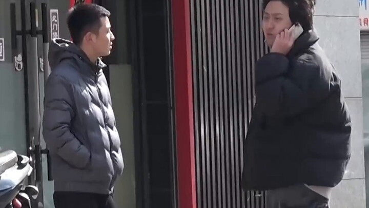Adikku dan aku membantu seorang pria dari Cina Timur Laut untuk berolahraga dan jogging, dan dia men