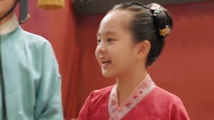 Cô bé chỉ lén hôn Hoàng Thái Tử một cái, thế mà đã bị Tiên Hoàng ấn định hôn ước từ nhỏ.