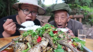 Cara Membuat Ikan Mas Crucian dengan Acar Bubuk