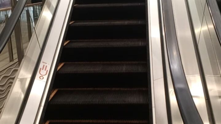 axle chain escalator