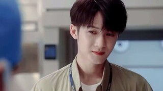这就是檀健次口中的试戏吧，搭档莫文蔚演戏，论谁也不会拒绝这三千万一双的美腿啊