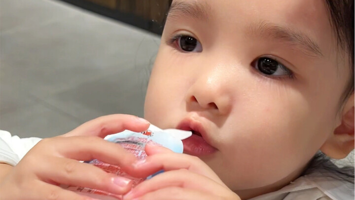 Mulutnya nggak cuma suka makan, tapi juga ngomong terus!