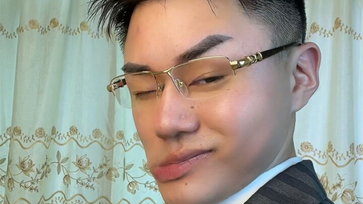 《猛男教练懒羊羊》