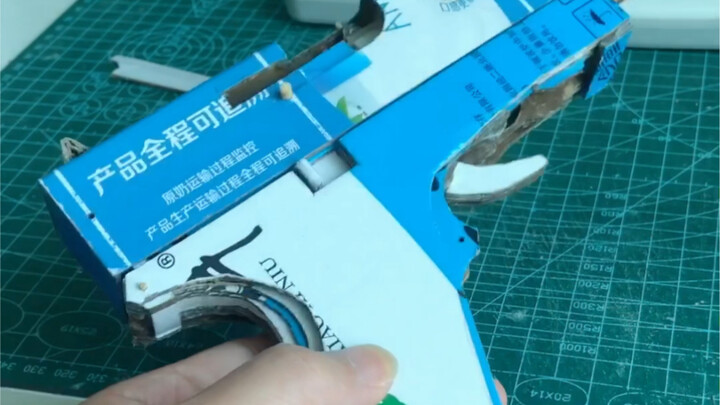 Để súng trống treo máy, lại còn có sẵn skin.