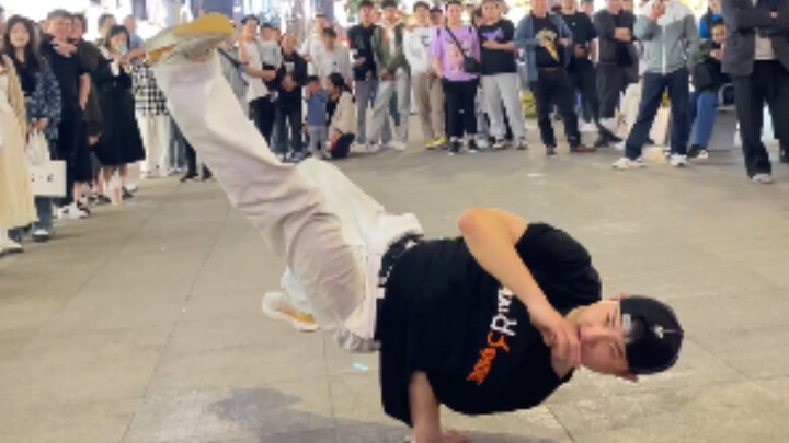 Street Showcase: Master Moves Unleashed—High-End Street Dance Skills on Full Display!