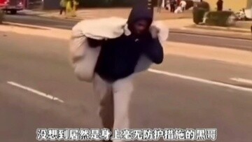 Những người đi ngược dòng trong vụ cháy Los Angeles đã cứu được tài sản của người giàu, và cửa hàng 