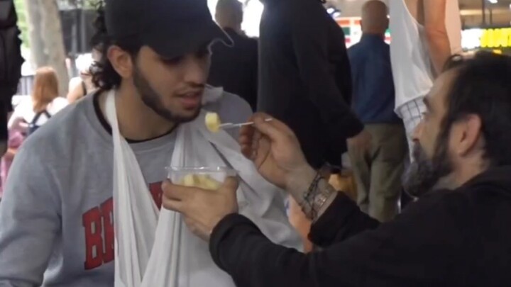 Những người giúp đỡ lẫn nhau đều đáng yêu và đáng kính.