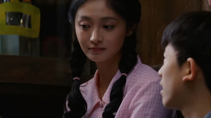 The Wu family can’t stop bickering over Xiaomin’s job, so Shanshan can only celebrate her new career