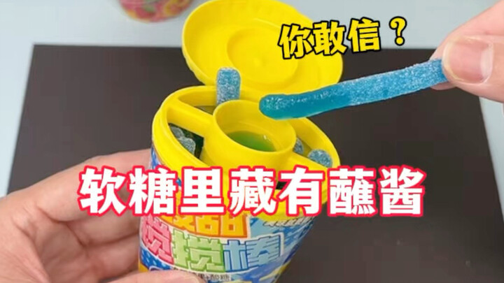 Kẹo dẻo có nhân sốt chấm bên trong
