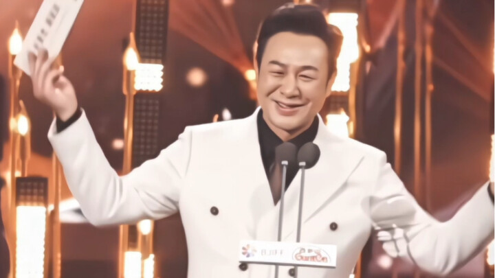 This gesture of spreading one's hands brings back memories of Gao Qiqiang...