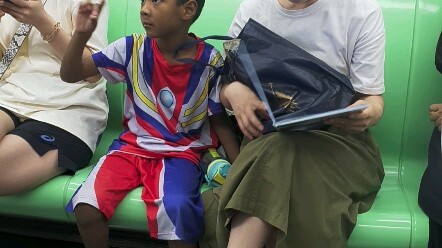 Spontaneous Footage Along Suzhou Metro Line 1: Little Black’s Mom