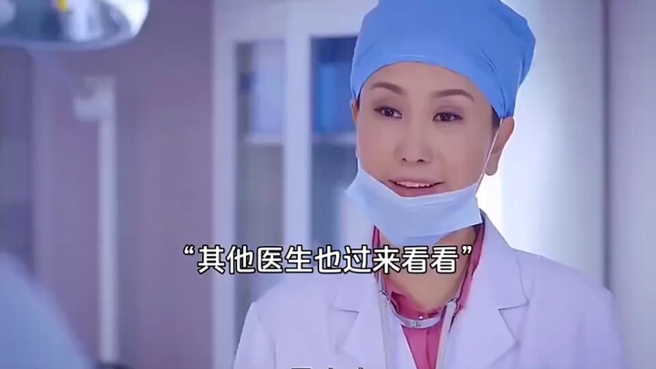 ما إن دخل العمّ المستشفى حتى فُزِع جميع الأطباء والممرضات.