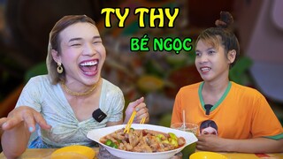 Ty Thy và Bé Ngọc review Chân gà sả tắc ngon xuất sắc - Ty Thy Vlog Gỏi đu đủ