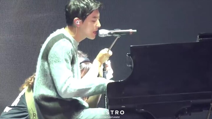 [Park Chanyeol] “All of Me” straight cut with 4 million+ YouTube views and a Twitter trending re-sha