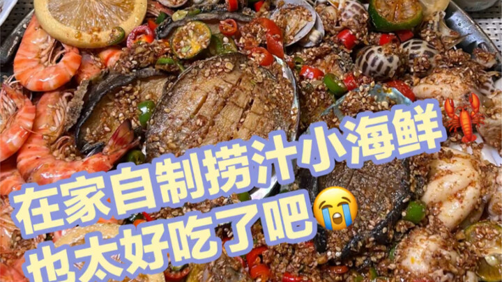 Makanan laut kecil dengan saus yang dibuat sendiri di rumah itu benar‑benar nikmat sekali!!!