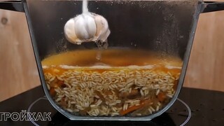 把锅锯开一半换成透明玻璃，从这个横截面看煮饭做菜，好奇妙~