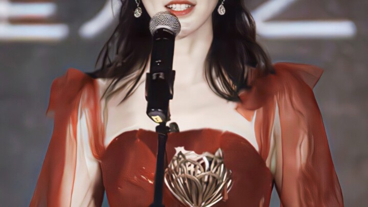 卧槽！她居然是中传学霸，第一次演女主就出圈了！